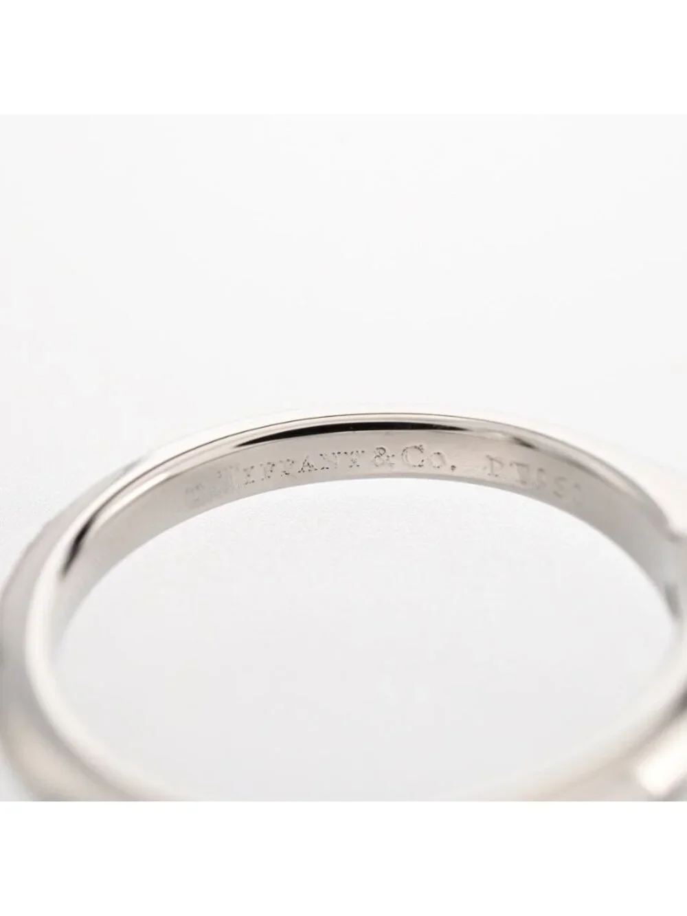 Tiffany & Co Ring Classic Solitaire